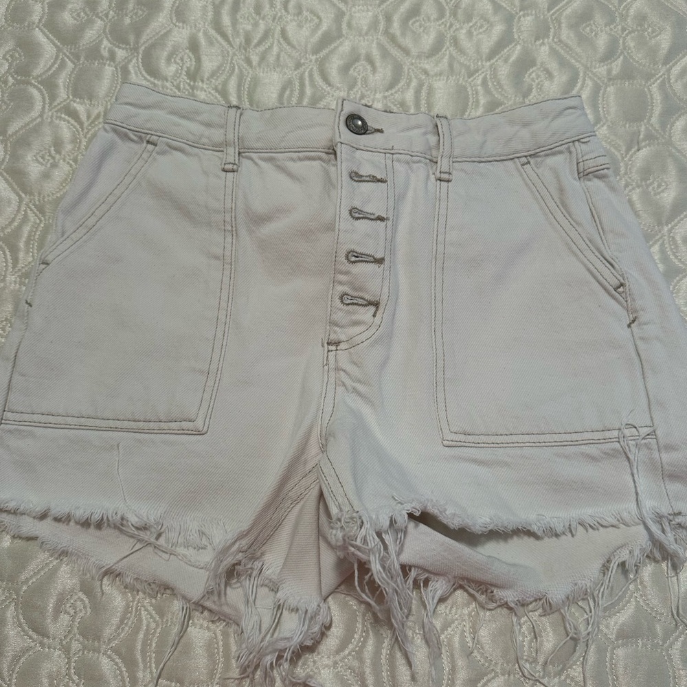 Free People Off white/Bone colored jean denim shorts!